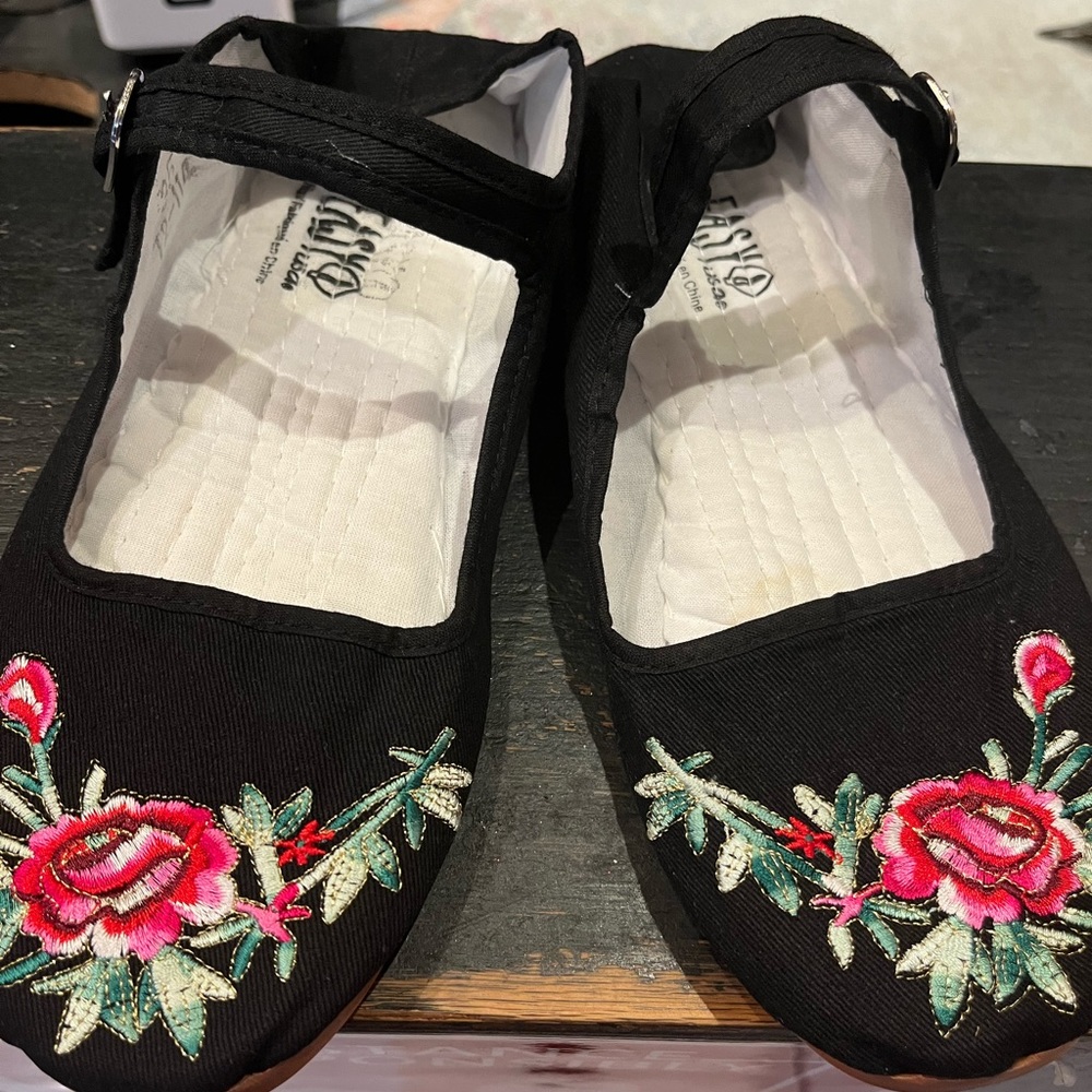 Womens china dolls shoes size 35